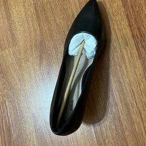 Leather shoes classic and elegance and comfortable. 

Heel height- 2.2" approx